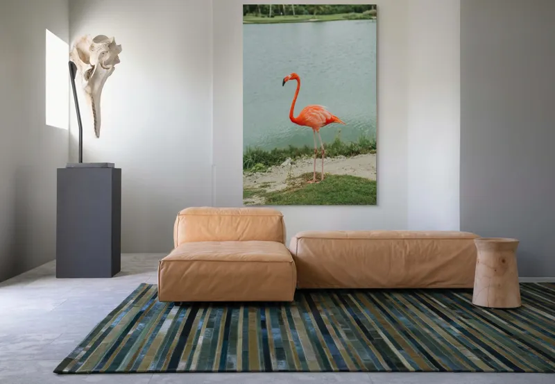 Tablou Canvas, "Flamingo pe malul lacului liniștit", Flamingo, Roz, Grațios, Apă, Verdeață, Cer, Eleganță, Natură, 100 x 150 cm – poza 7