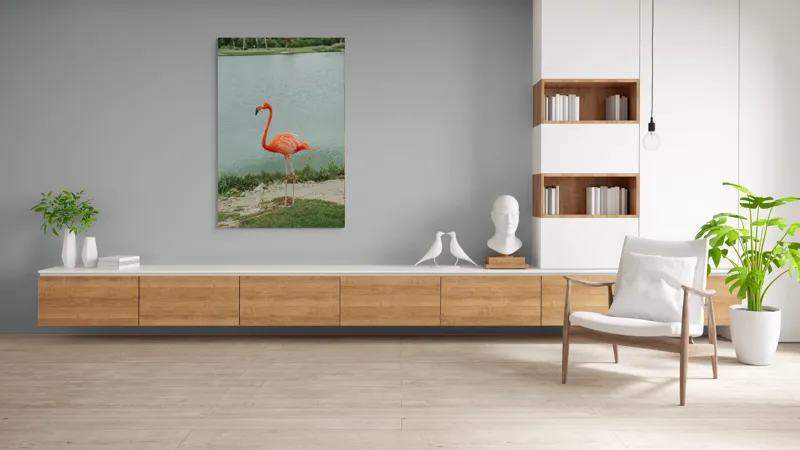 Tablou Canvas, "Flamingo pe malul lacului liniștit", Flamingo, Roz, Grațios, Apă, Verdeață, Cer, Eleganță, Natură, 100 x 150 cm – poza 8