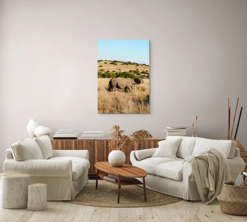 Tablou Canvas, "Rinocerii în savana africană", Rinocer, Savana, Vegetație, Arbuști, Cer Senin, Pajiște, Peisaj, Natură, 70 x 100 cm – poza 4