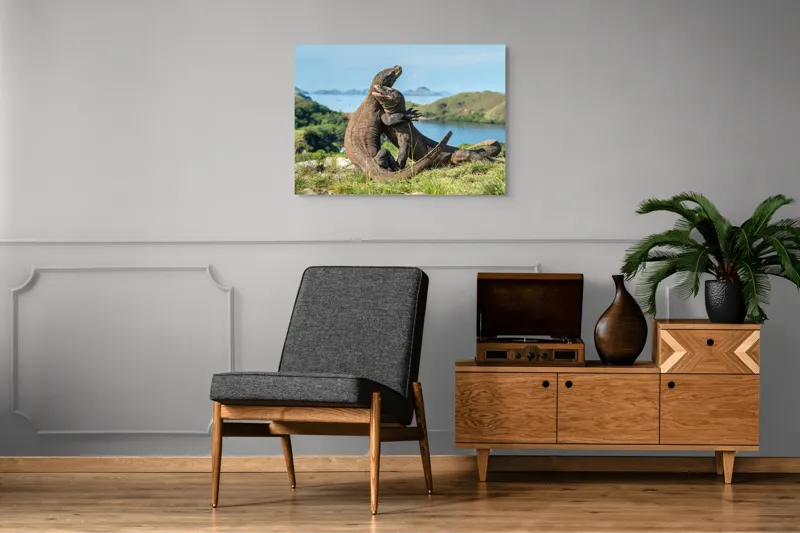 Tablou Canvas, "Îmbrățișarea dragonilor de Komodo", Balans, Natură, Forță, Întindere, Armonie, Salbaticie, Lumină, Peisaj, Verzișor, Relaxare., 100 x 70 cm – poza 8