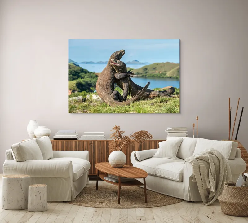 Tablou Canvas, "Îmbrățișarea dragonilor de Komodo", Balans, Natură, Forță, Întindere, Armonie, Salbaticie, Lumină, Peisaj, Verzișor, Relaxare., 150 x 100 cm – poza 3