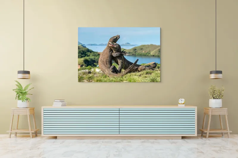 Tablou Canvas, "Îmbrățișarea dragonilor de Komodo", Balans, Natură, Forță, Întindere, Armonie, Salbaticie, Lumină, Peisaj, Verzișor, Relaxare., 150 x 100 cm – poza 6