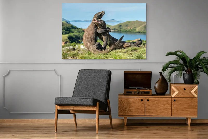 Tablou Canvas, "Îmbrățișarea dragonilor de Komodo", Balans, Natură, Forță, Întindere, Armonie, Salbaticie, Lumină, Peisaj, Verzișor, Relaxare., 150 x 100 cm – poza 8