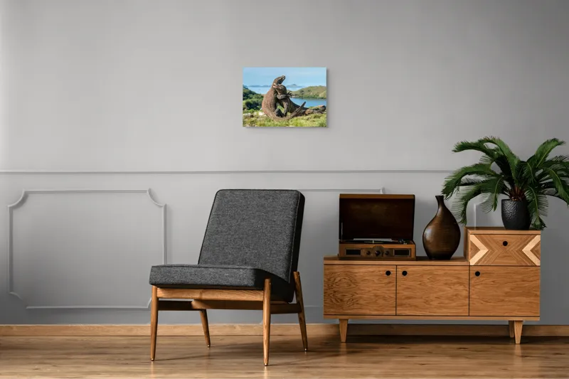 Tablou Canvas, "Îmbrățișarea dragonilor de Komodo", Balans, Natură, Forță, Întindere, Armonie, Salbaticie, Lumină, Peisaj, Verzișor, Relaxare., 54 x 39 cm – poza 7