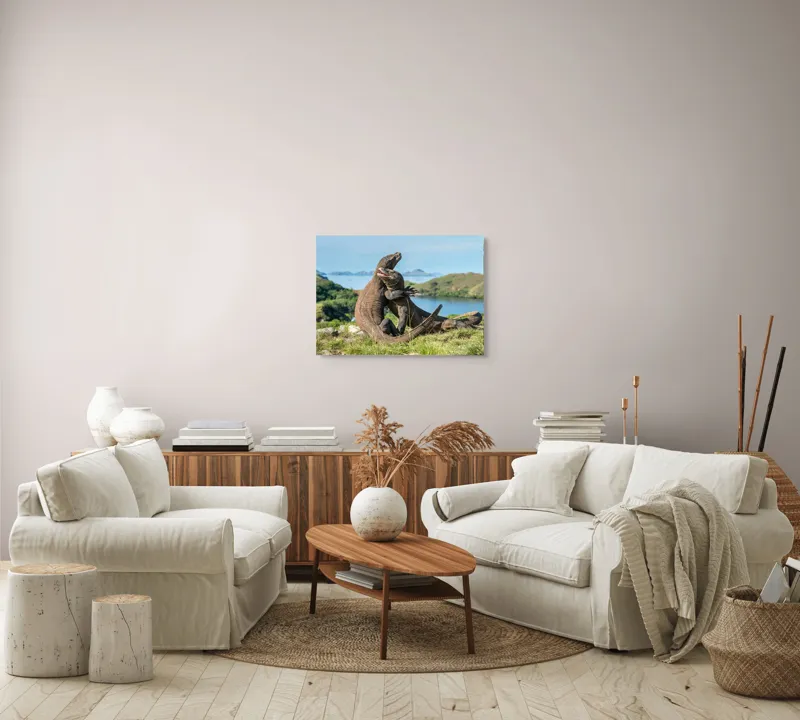 Tablou Canvas, "Îmbrățișarea dragonilor de Komodo", Balans, Natură, Forță, Întindere, Armonie, Salbaticie, Lumină, Peisaj, Verzișor, Relaxare., 70 x 50 cm – poza 6