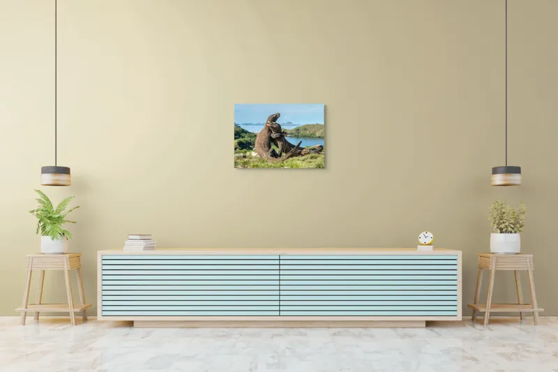Tablou Canvas, "Îmbrățișarea dragonilor de Komodo", Balans, Natură, Forță, Întindere, Armonie, Salbaticie, Lumină, Peisaj, Verzișor, Relaxare., 70 x 50 cm – poza 7