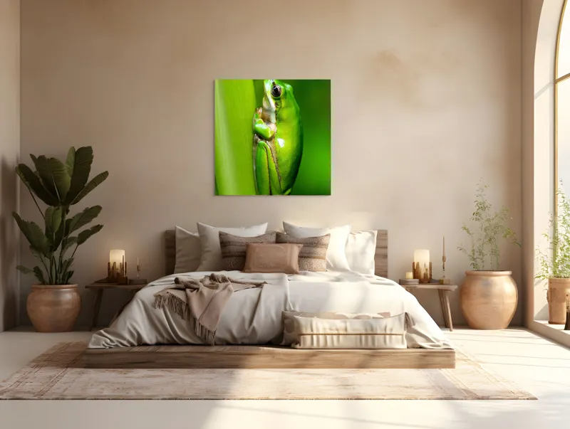 Tablou Canvas, "Broasca odihnindu-se pe o tulpină", Verde, Broască, Frunză, Natură, Agățată, Ochi, Textură, Mediu., 100 x 100 cm – poza 4