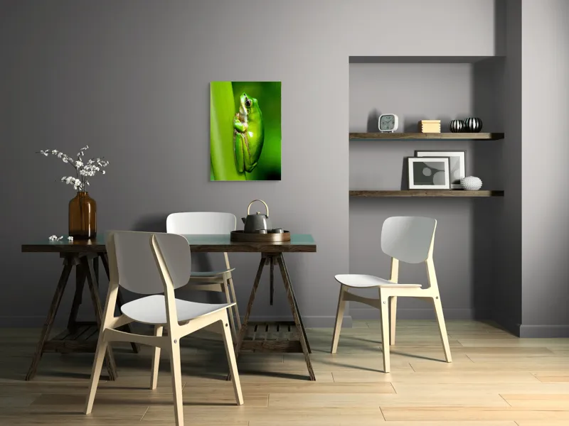 Tablou Canvas, "Broasca odihnindu-se pe o tulpină", Verde, Broască, Frunză, Natură, Agățată, Ochi, Textură, Mediu., 50 x 70 cm – poza 5