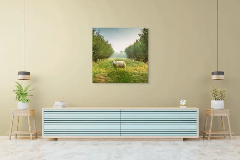 Tablou Canvas, "Oaia singuratică în pădurea deasă", Oi, Iarbă, Copaci, Cer, Natură, Răsărit, Pășune, Liniște, Verdeață, Câmpie, 100 x 100 cm – poza 5