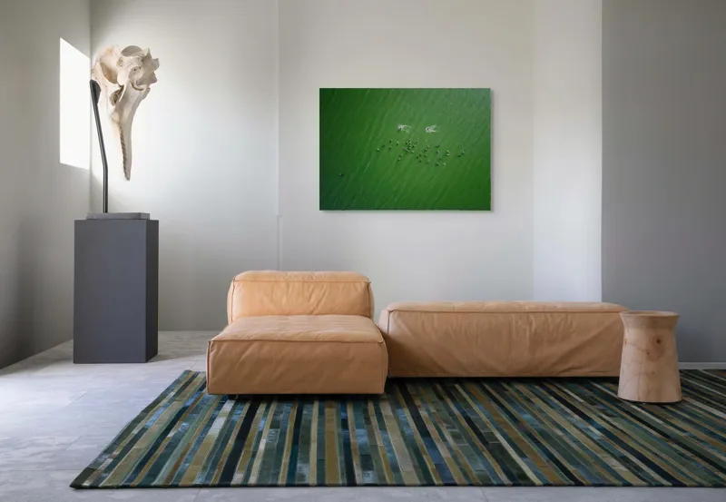 Tablou Canvas, "Dansul păsărilor pe lac verde", 100 x 70 cm – poza 7