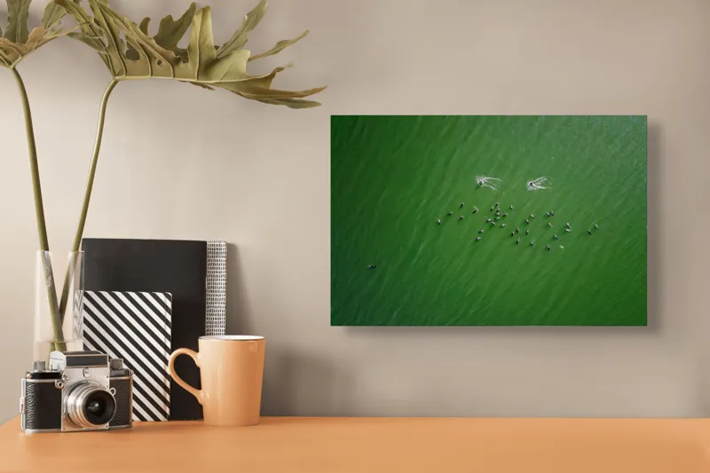 Tablou Canvas, "Dansul păsărilor pe lac verde", 39 x 26 cm – poza 3