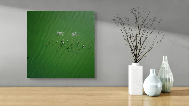 Tablou Canvas, "Dansul păsărilor pe lac verde", 50 x 50 cm – poza 3