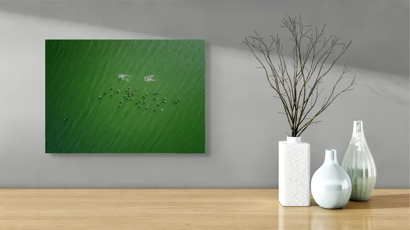 Tablou Canvas, "Dansul păsărilor pe lac verde", 54 x 39 cm – poza 3