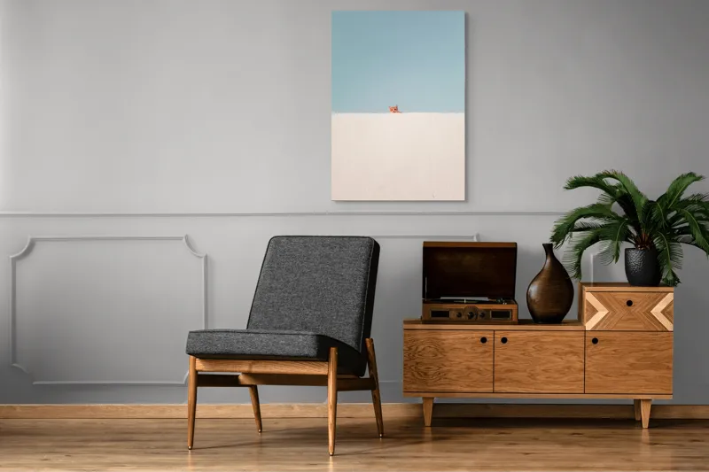 Tablou Canvas, "Pisica și peretele alb curat", Pisică, Curioasă, Zid, Cer, Minimalism, Contrast, Simplu, Solitar, Observator, Blândețe, 70 x 100 cm – poza 6