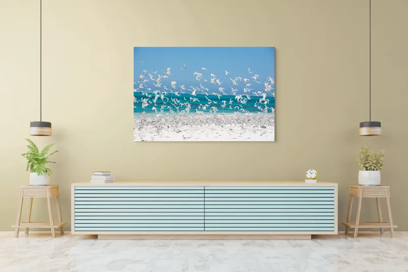 Tablou Canvas, "Dansul pescărușilor deasupra plajei însorite", Păsări, Cer, Plajă, Valuri, Nisip, Ocean, Zbor, Aripi, Libertate, Natură, 150 x 100 cm – poza 6
