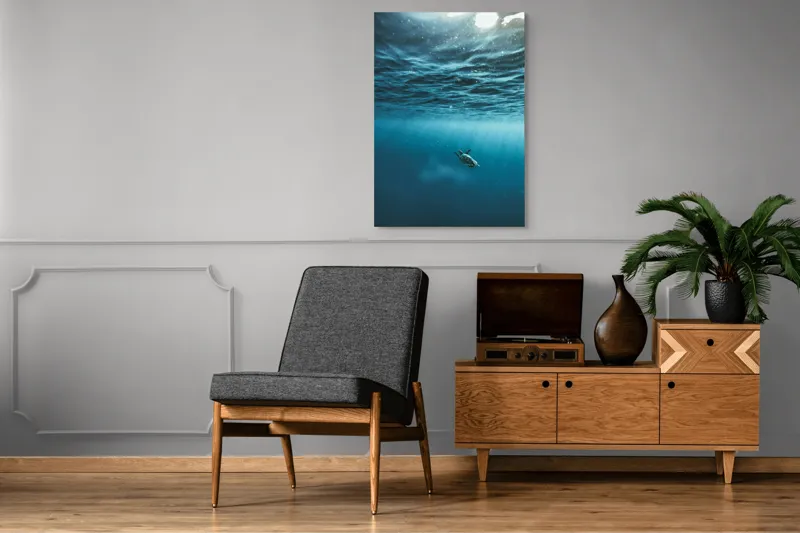 Tablou Canvas, "Țestoasa călătoare în oceanul albastru", Ocean, Lumină, Țestoasă, Solitudine, Adâncime, 70 x 100 cm – poza 6