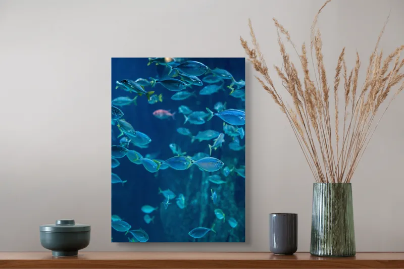 Tablou Canvas, "Dansul albastru al peștilor oceanici", Pești, Albastru, Ocean, Mișcare, Agilitate, Lumină, Reflexie, 39 x 54 cm – poza 3