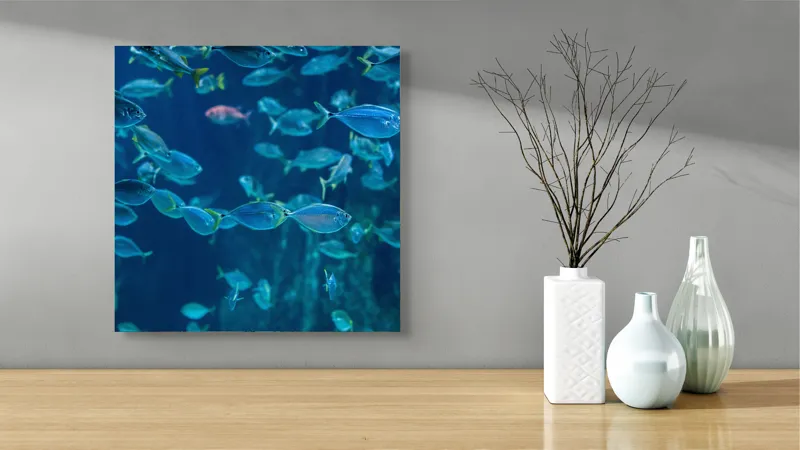 Tablou Canvas, "Dansul albastru al peștilor oceanici", Pești, Albastru, Ocean, Mișcare, Agilitate, Lumină, Reflexie, 50 x 50 cm – poza 3