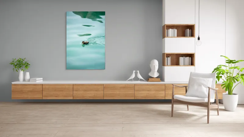 Tablou Canvas, "Rățușca plutește pe lacul albastru", Rățușcă, Apă, Albastră, Reflexie, Înot, Natură, 100 x 150 cm – poza 8