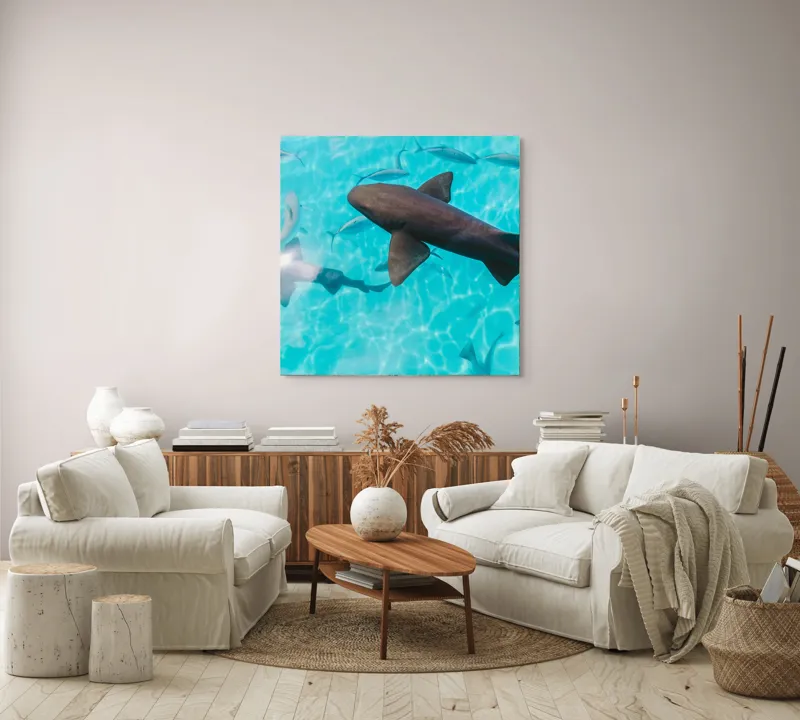 Tablou Canvas, "Rechini înotând în oceanul albastru", Rechini, Pești, Apă, Lumină, Azur, Reflexii, Mișcare, Ocean., 100 x 100 cm – poza 3