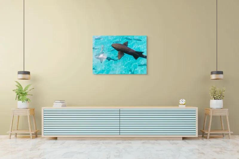 Tablou Canvas, "Rechini înotând în oceanul albastru", Rechini, Pești, Apă, Lumină, Azur, Reflexii, Mișcare, Ocean., 100 x 70 cm – poza 4