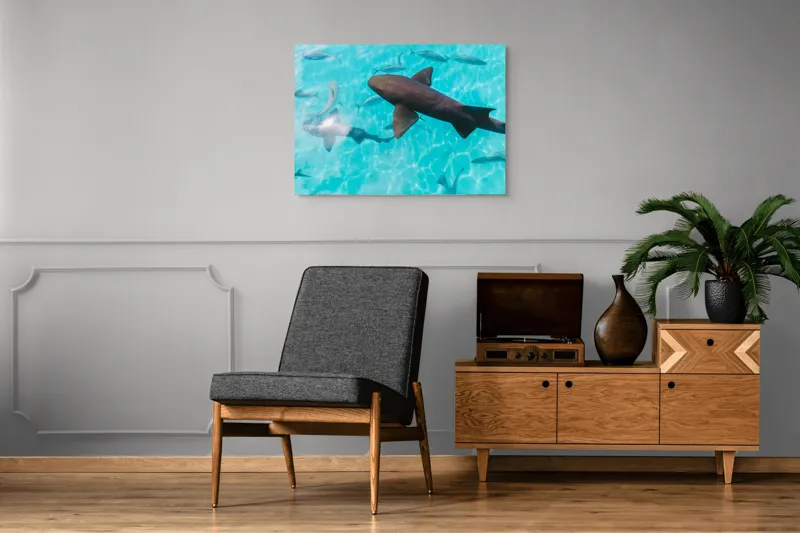 Tablou Canvas, "Rechini înotând în oceanul albastru", Rechini, Pești, Apă, Lumină, Azur, Reflexii, Mișcare, Ocean., 100 x 70 cm – poza 8