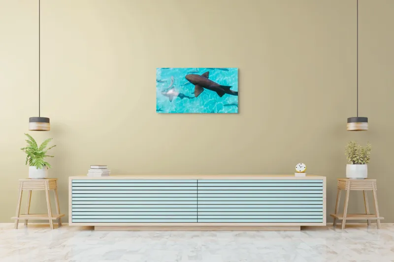Tablou Canvas, "Rechini înotând în oceanul albastru", Rechini, Pești, Apă, Lumină, Azur, Reflexii, Mișcare, Ocean., 90 x 50 cm – poza 5