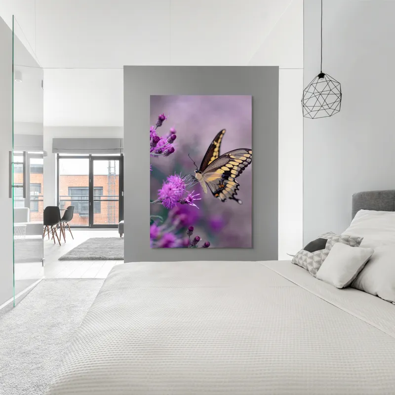 Tablou Canvas, "Fluture grațios pe flori mov", Fluture, Flori, Mov, Delicatețe, Natură, Fragilitate, Culoare, Aripi, Seninătate, Contrast, 100 x 150 cm – poza 5