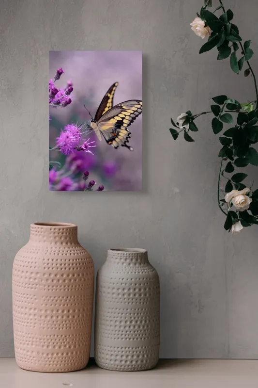 Tablou Canvas, "Fluture grațios pe flori mov", Fluture, Flori, Mov, Delicatețe, Natură, Fragilitate, Culoare, Aripi, Seninătate, Contrast, 26 x 39 cm – poza 6