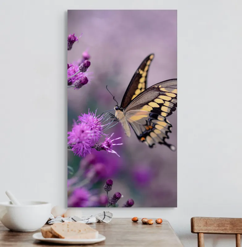 Tablou Canvas, "Fluture grațios pe flori mov", Fluture, Flori, Mov, Delicatețe, Natură, Fragilitate, Culoare, Aripi, Seninătate, Contrast, 50 x 90 cm – poza 3