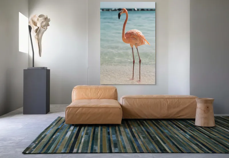 Tablou Canvas, "Flamingo elegant pe malul mării", Flamingo, Plajă, Apă, Cer, Nisip, Eleganță, Tranquilitate, Roz, Natură, 100 x 150 cm – poza 7