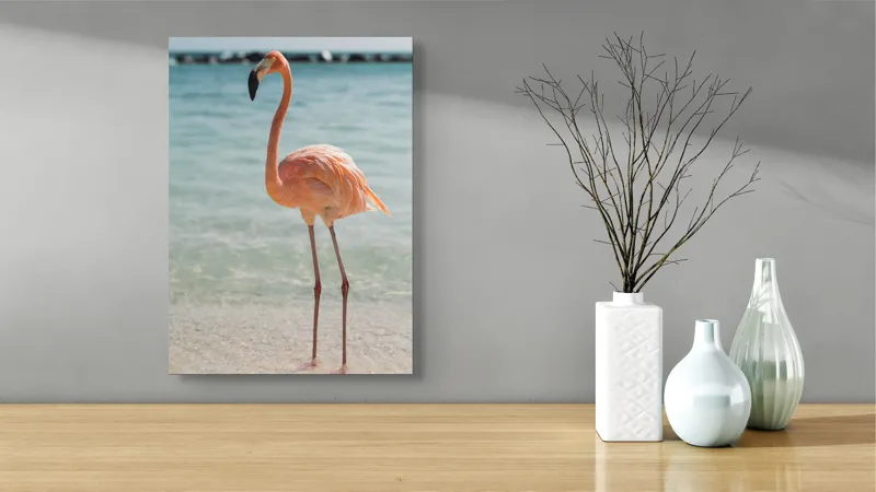 Tablou Canvas, "Flamingo elegant pe malul mării", Flamingo, Plajă, Apă, Cer, Nisip, Eleganță, Tranquilitate, Roz, Natură, 39 x 54 cm – poza 4