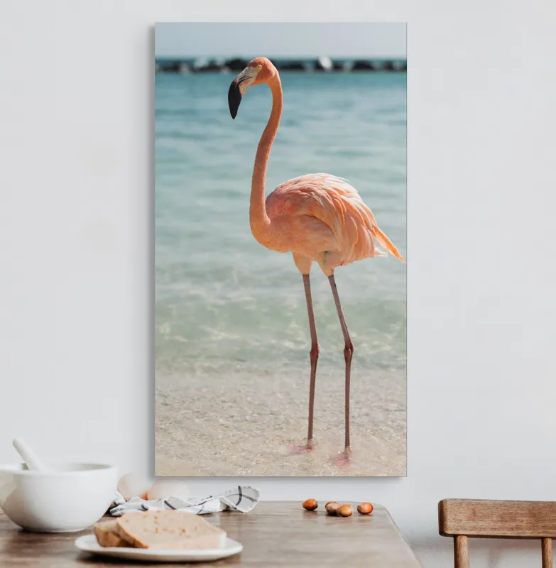 Tablou Canvas, "Flamingo elegant pe malul mării", Flamingo, Plajă, Apă, Cer, Nisip, Eleganță, Tranquilitate, Roz, Natură, 50 x 90 cm – poza 3