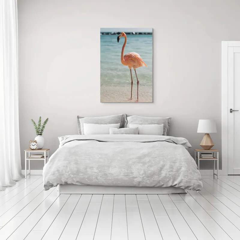 Tablou Canvas, "Flamingo elegant pe malul mării", Flamingo, Plajă, Apă, Cer, Nisip, Eleganță, Tranquilitate, Roz, Natură, 70 x 100 cm – poza 3