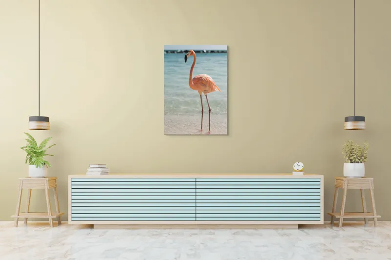 Tablou Canvas, "Flamingo elegant pe malul mării", Flamingo, Plajă, Apă, Cer, Nisip, Eleganță, Tranquilitate, Roz, Natură, 70 x 100 cm – poza 5
