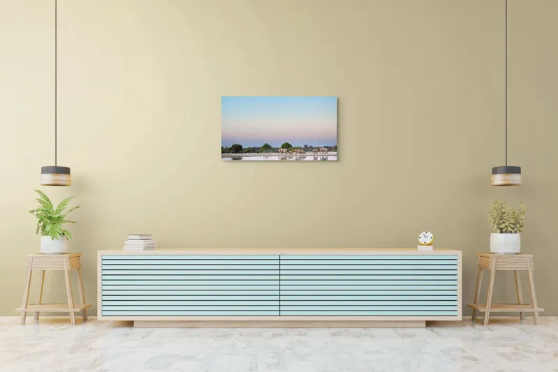 Tablou Canvas, "Elefanți traversând oglinda apelor dimineții", Elefanți, Apus, Apă, Serenitate, Natură, Reflecție, Culoare, Călătorie, 90 x 50 cm – poza 5