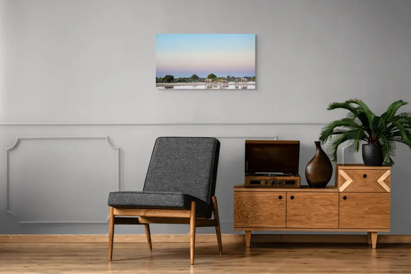Tablou Canvas, "Elefanți traversând oglinda apelor dimineții", Elefanți, Apus, Apă, Serenitate, Natură, Reflecție, Culoare, Călătorie, 90 x 50 cm – poza 6