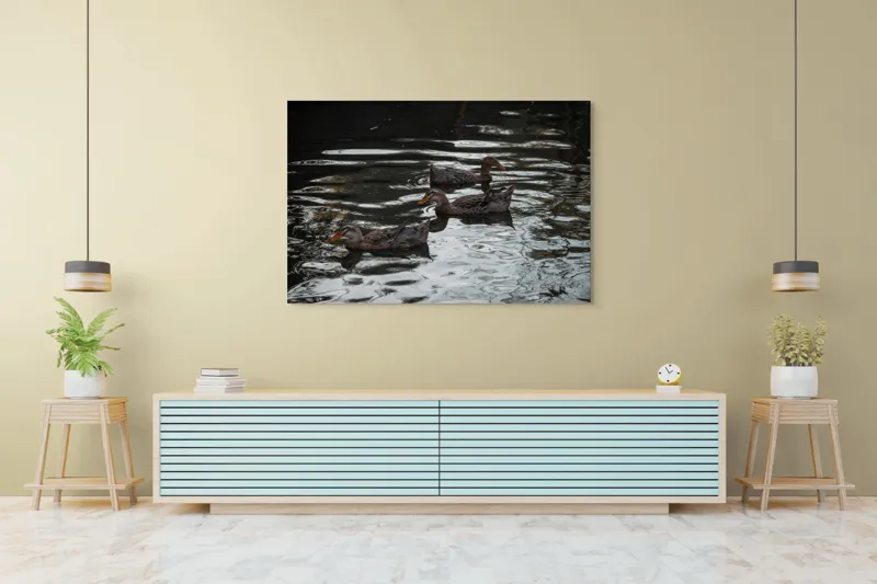Tablou Canvas, "Rațe plutind pe lac în amurg", Rațe, Apă, Reflecții, Înot, Natură, Armonie, Liniște, 150 x 100 cm – poza 6