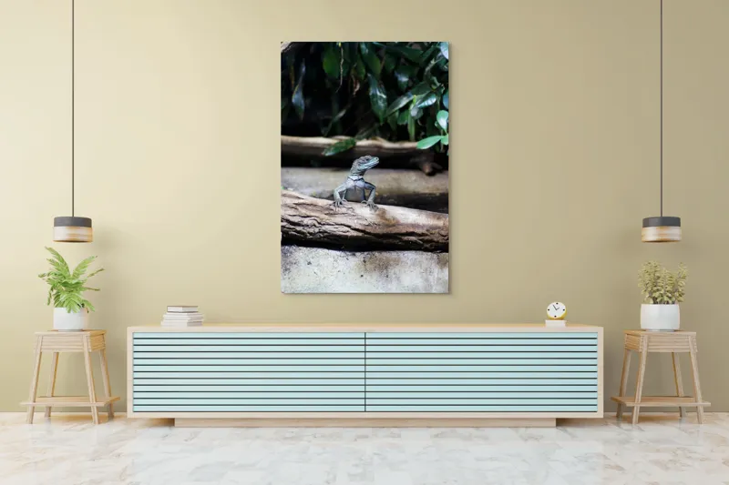 Tablou Canvas, "Sopârla stăpână pe teritoriul ei", Șopârlă, Ramură, Frunze, Natură, Tropical, Verde, Habitat, Scalare, 100 x 150 cm – poza 4
