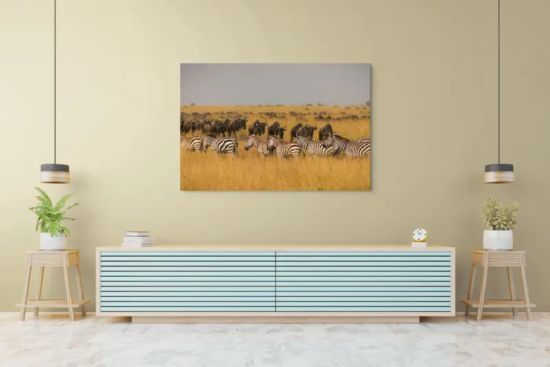 Tablou Canvas, "Migrația turmelor prin savană africană", Zebre, Gnu, Savana, Iarbă, Cer, Migrație, Turmă, Peisaj, Natură, Sălbatic., 150 x 100 cm – poza 6