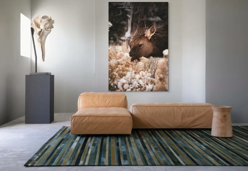 Tablou Canvas, "Iarna și liniștea căprioarei păscând", Urs, Zăpadă, Blană, Natură, Iarnă, Nas, Plante, Frig, Linie, Ochi, Colorat, Peisaj, Liniște, Studio, Frumusețe, Atingere, 100 x 150 cm – poza 7