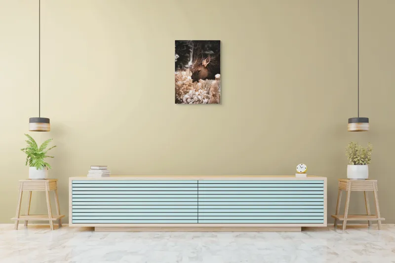 Tablou Canvas, "Iarna și liniștea căprioarei păscând", Urs, Zăpadă, Blană, Natură, Iarnă, Nas, Plante, Frig, Linie, Ochi, Colorat, Peisaj, Liniște, Studio, Frumusețe, Atingere, 50 x 70 cm – poza 6