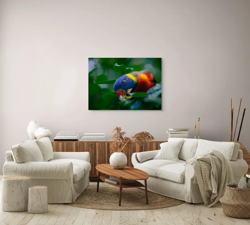 Tablou Canvas, "Papagal colorat printre frunze verzi", Colorat, Exuberant, Păsărească, Natură, Verdeață, Floră, Strălucire, Vivacitate, Junglă, Zvelt., 100 x 70 cm – poza 3