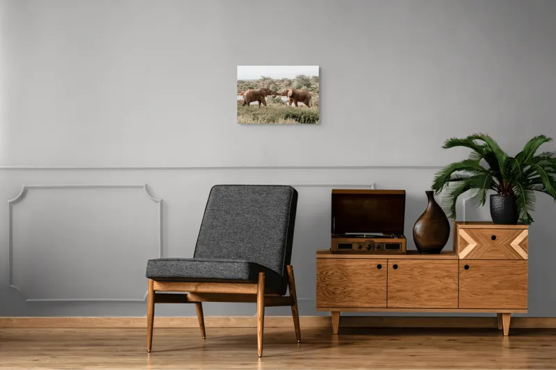 Tablou Canvas, "Elefanți în dansul naturii sălbatice", Elefanți, Râu, Arbori, Iarbă, Cer, Interacțiune, Natură, Savana, 54 x 39 cm – poza 7