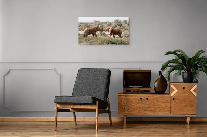Tablou Canvas, "Elefanți în dansul naturii sălbatice", Elefanți, Râu, Arbori, Iarbă, Cer, Interacțiune, Natură, Savana, 90 x 50 cm – poza 6