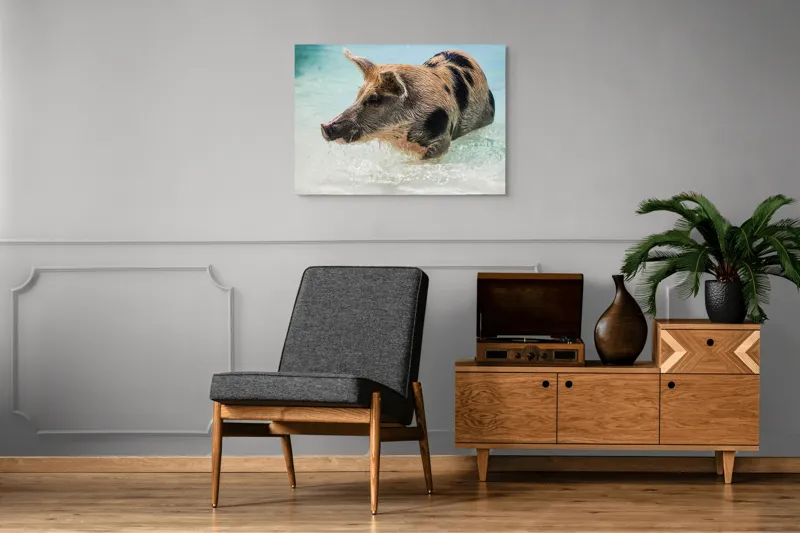 Tablou Canvas, "Porcul aventuros în mare albastră", Porc, Apă, Înot, Pete, Frumusețe, Natură, Joacă, Relaxare, 100 x 70 cm – poza 8