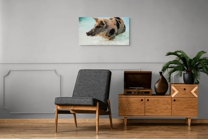 Tablou Canvas, "Porcul aventuros în mare albastră", Porc, Apă, Înot, Pete, Frumusețe, Natură, Joacă, Relaxare, 90 x 50 cm – poza 6