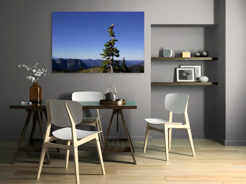 Tablou Canvas, "Pasărea singuratică pe vârful muntelui", Pasăre, Vârf, Copac, Albastru, Cer, Munți, Natură, Peisaj, Singurătate, Liniște, 150 x 100 cm – poza 5