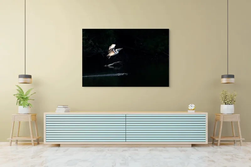 Tablou Canvas, "Zborul pelicanului în amurg liniștit", Pasăre, Zbor, Noapte, Apă, Solitudine, Mister., 150 x 100 cm – poza 6