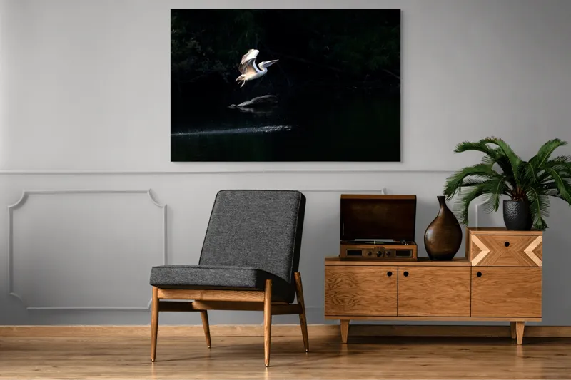 Tablou Canvas, "Zborul pelicanului în amurg liniștit", Pasăre, Zbor, Noapte, Apă, Solitudine, Mister., 150 x 100 cm – poza 8